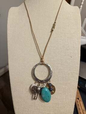 Vintage Macy’s Turquoise Stone Charm Pendant Necklace NWT 26”